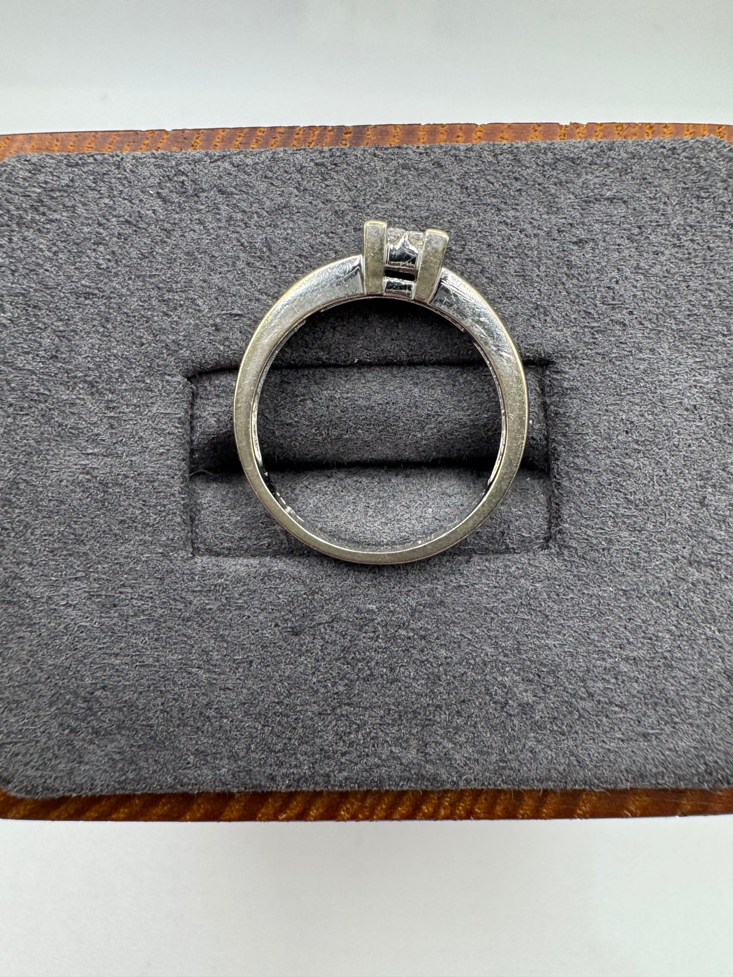 9ct white gold 0.33ct diamond ring