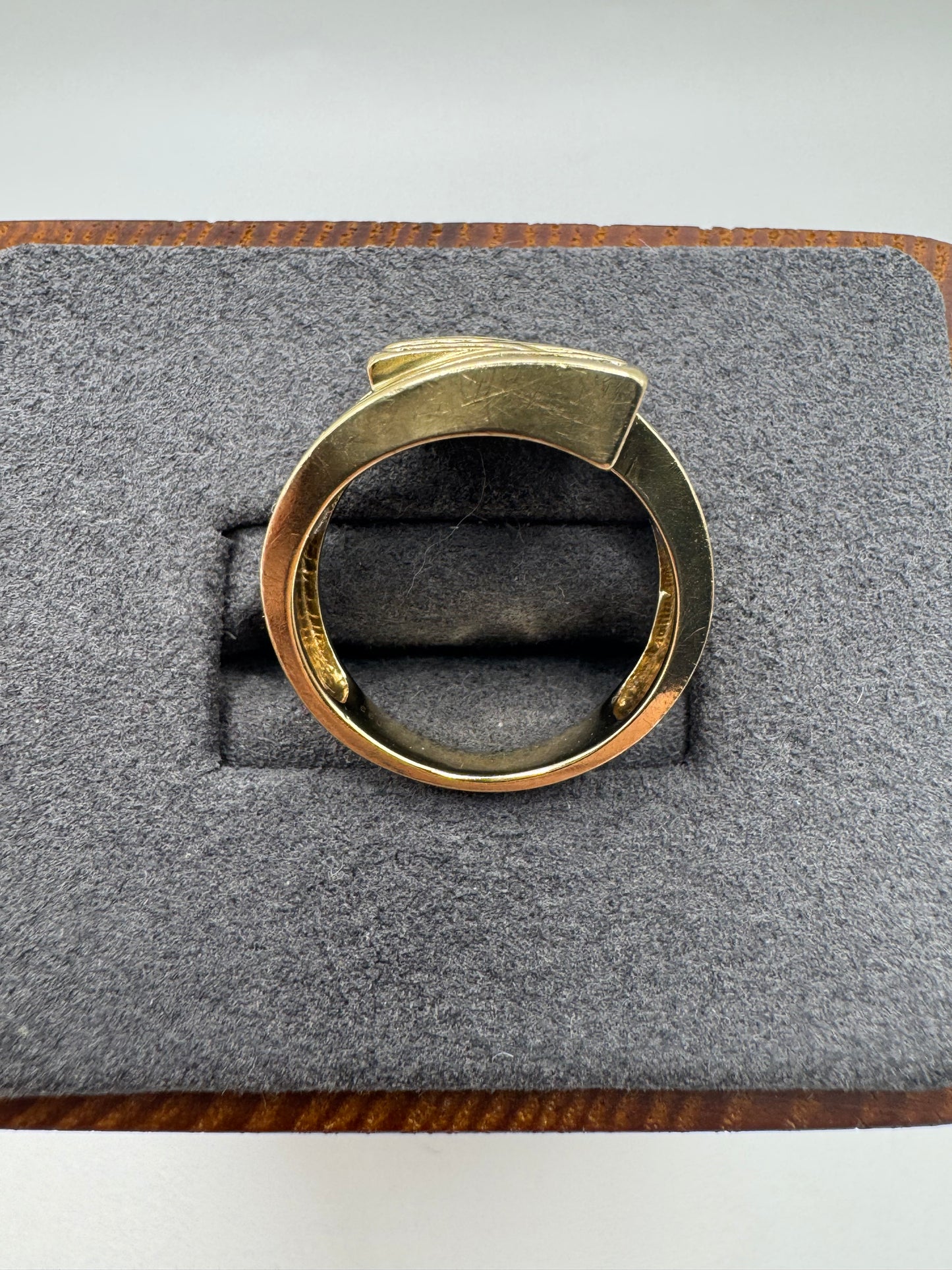 Heavy 9ct gold 0.33ct diamond ring