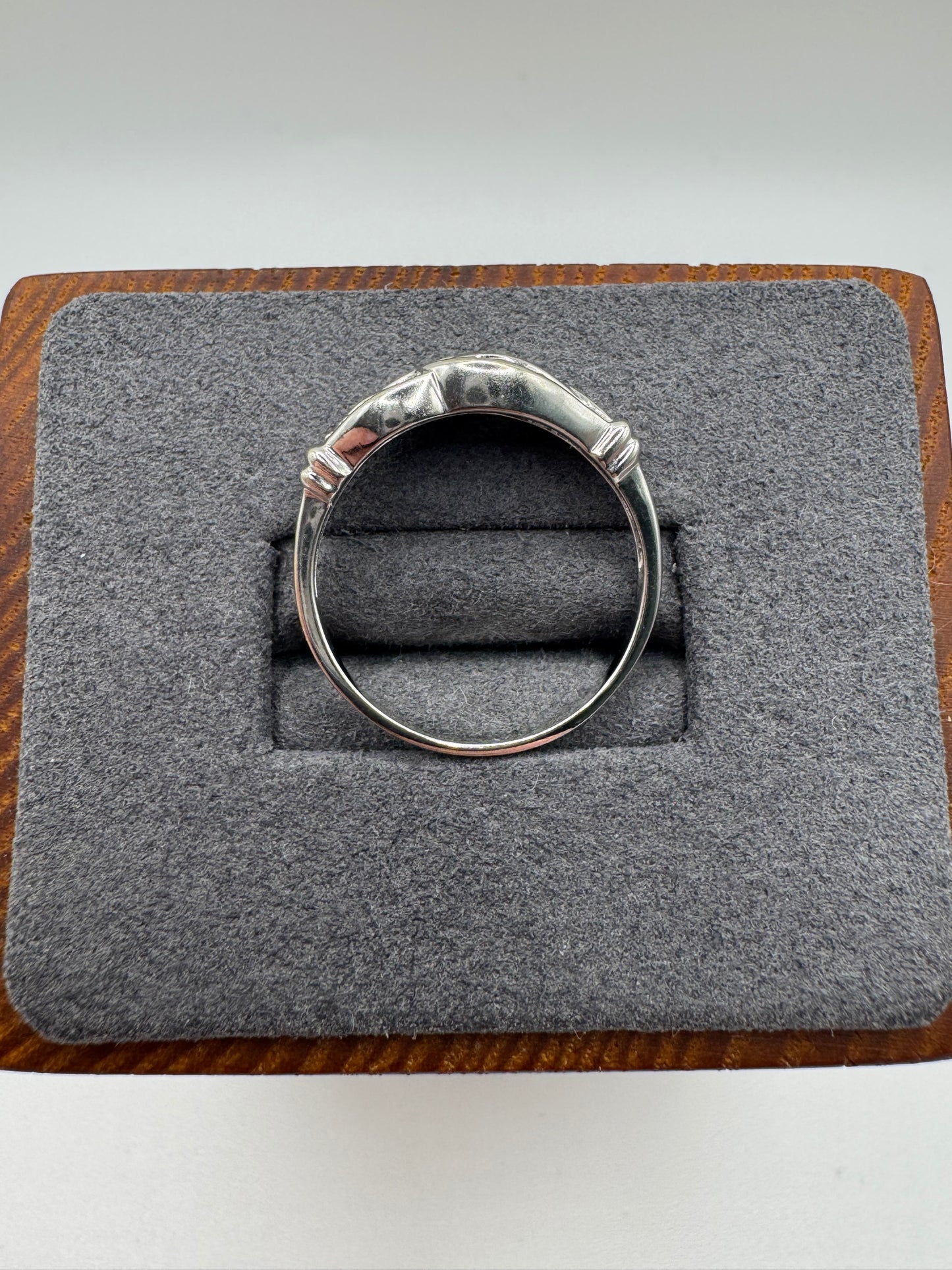 9ct white gold sapphire and diamond ring