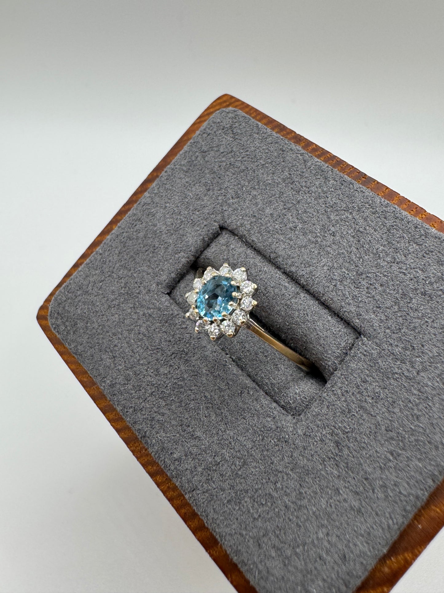 9ct gold topaz and cz ring