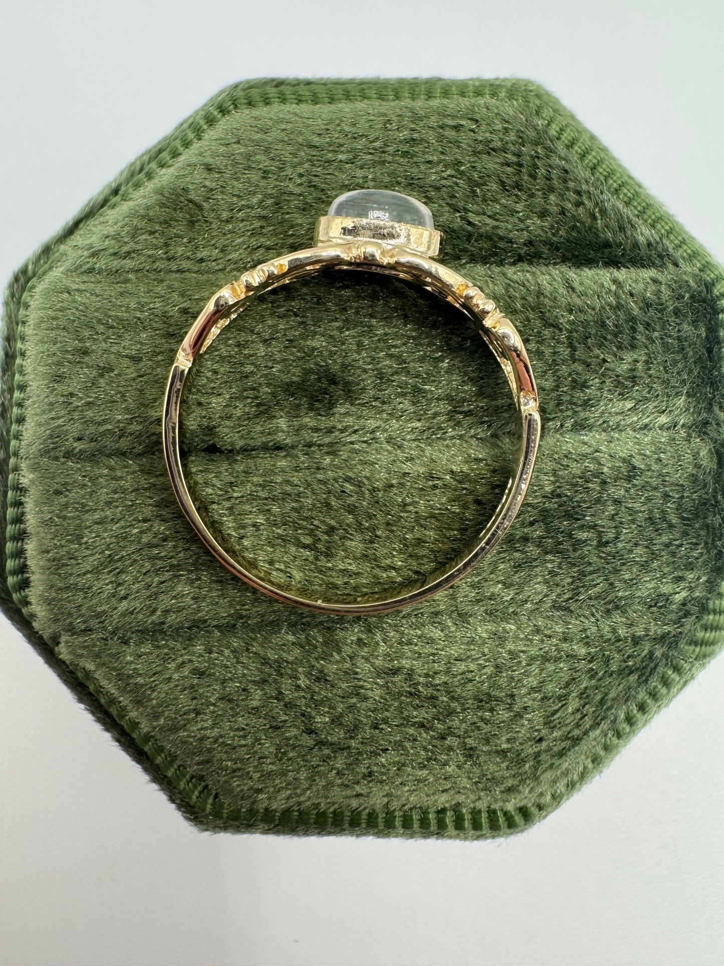 9ct gold moonstone ring