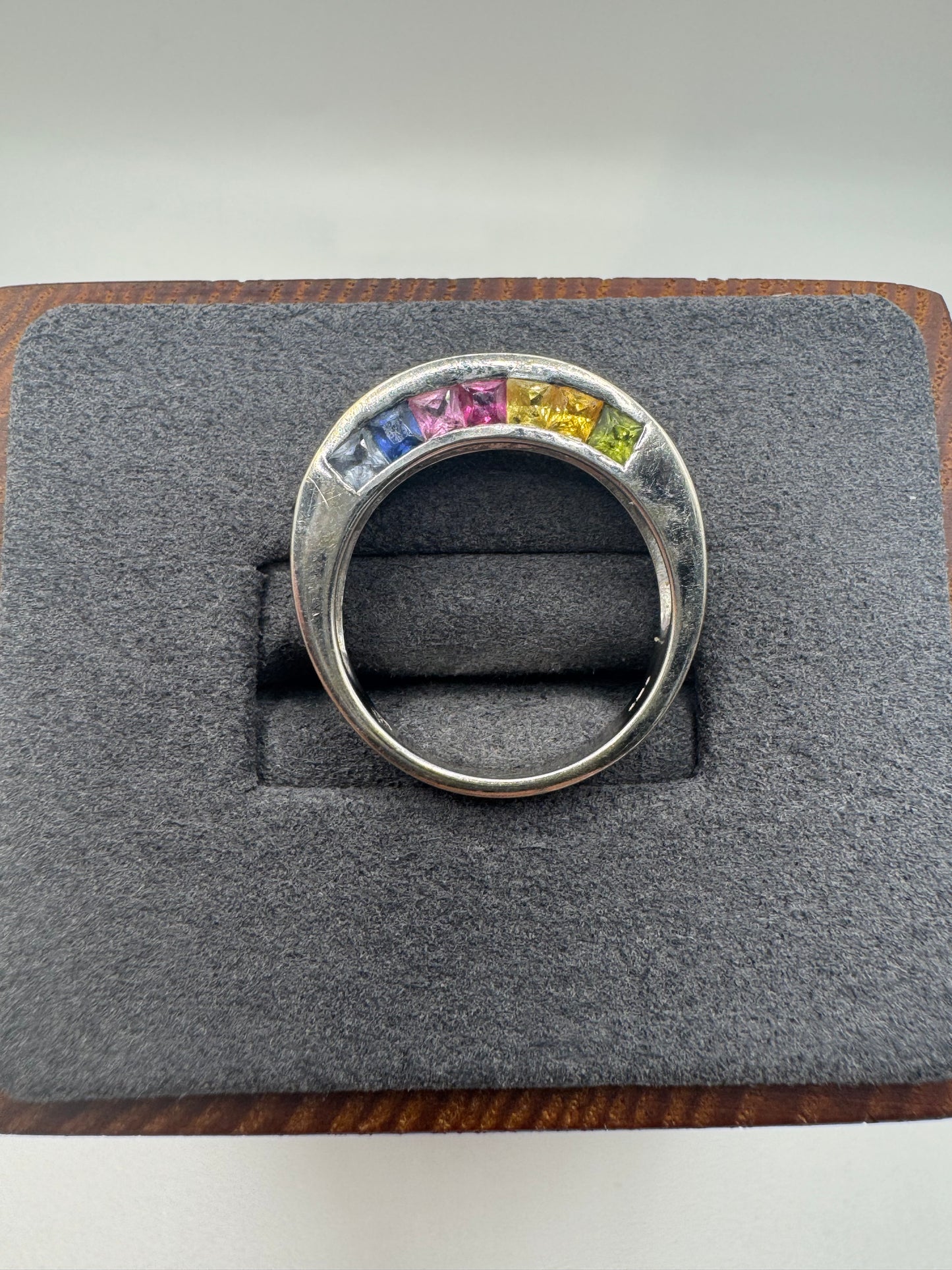9ct white gold multi-coloured sapphire ring