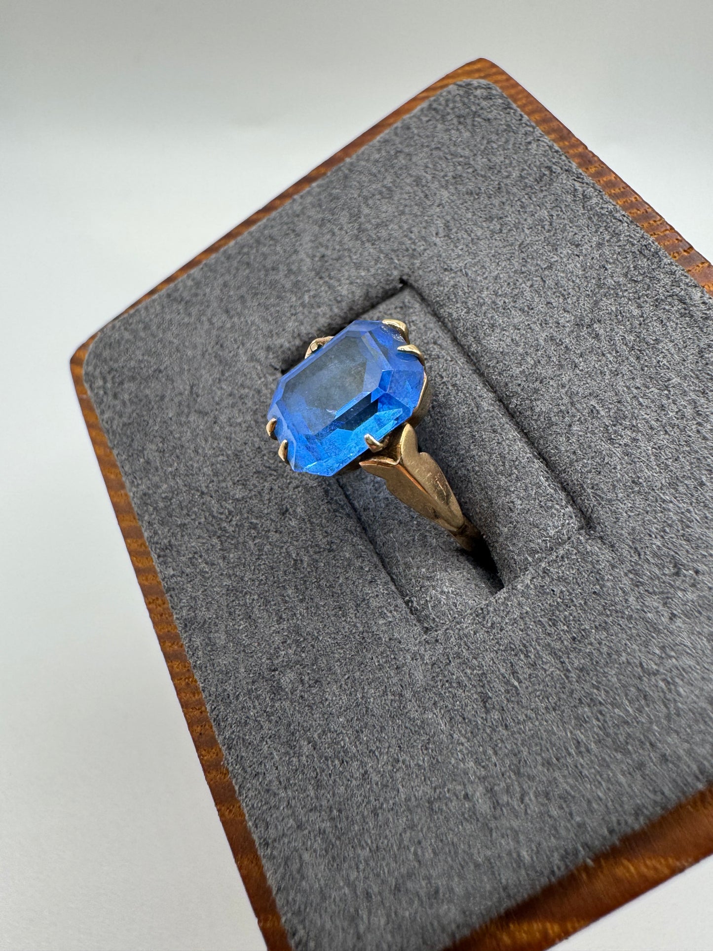 Antique 9ct gold paste ring