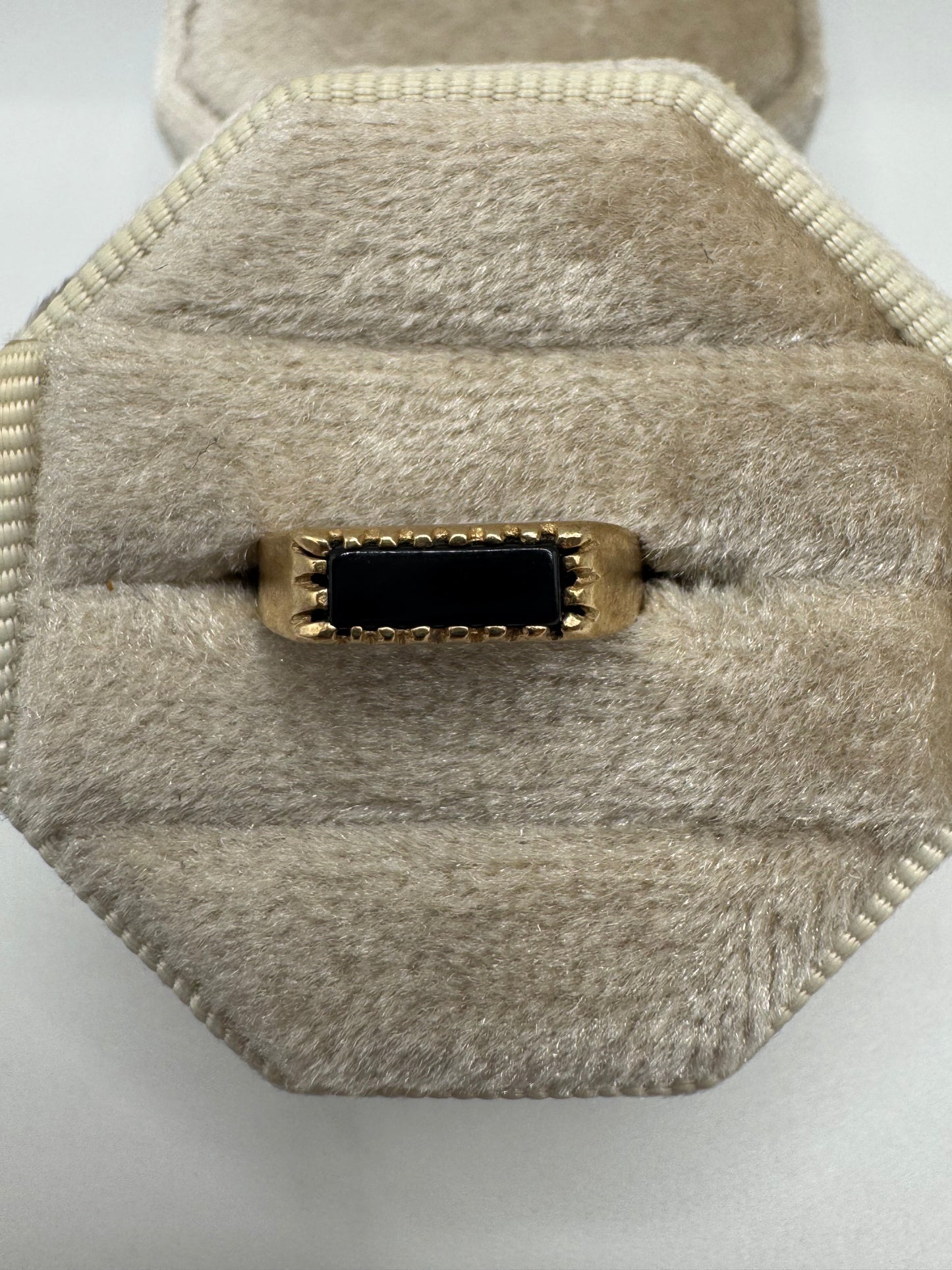 9ct gold onyx ring