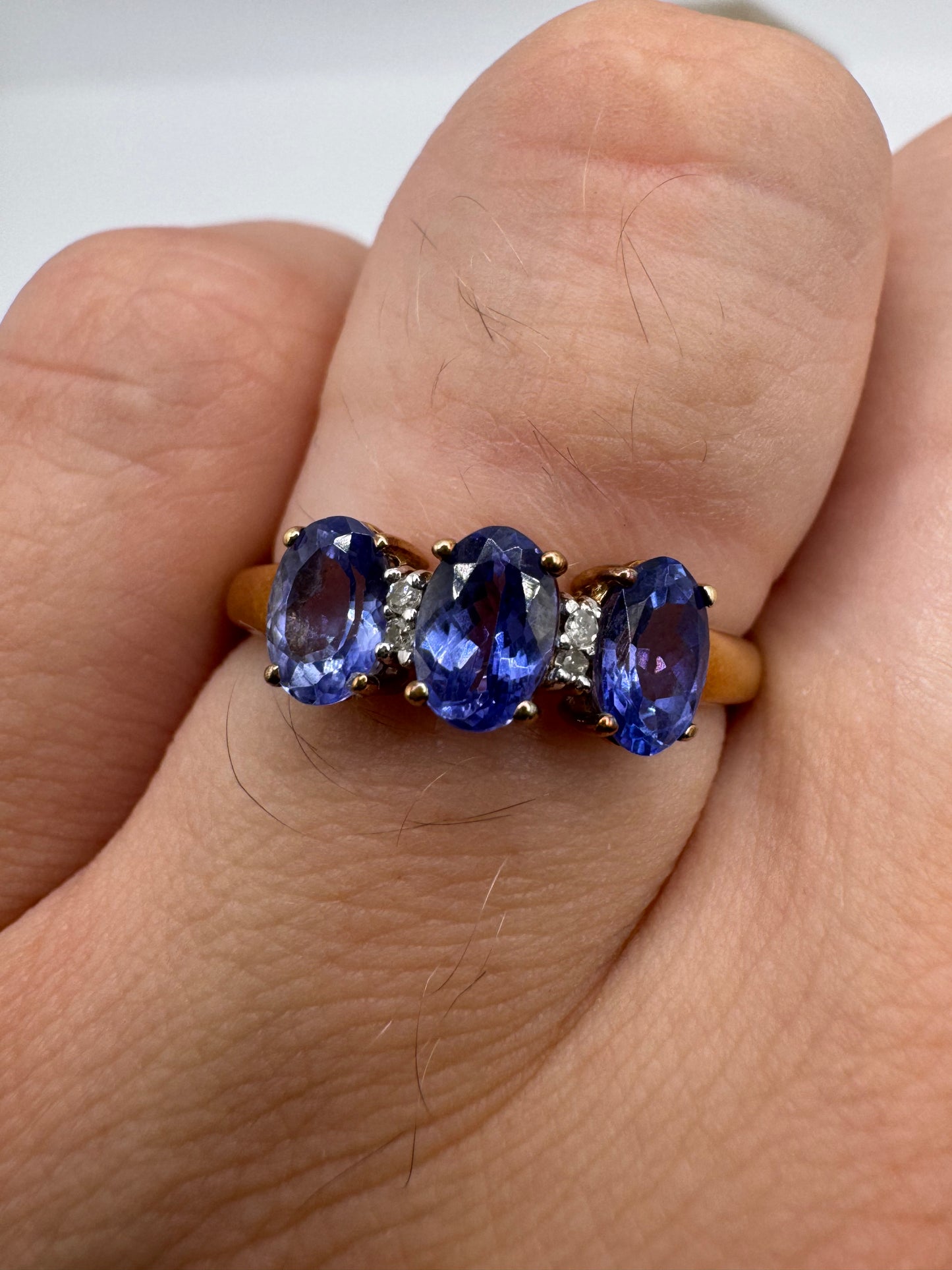 9ct gold tanzanite and diamond ring