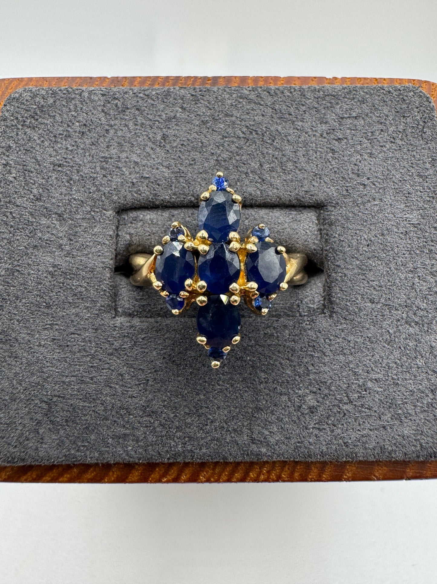 9ct gold sapphire ring