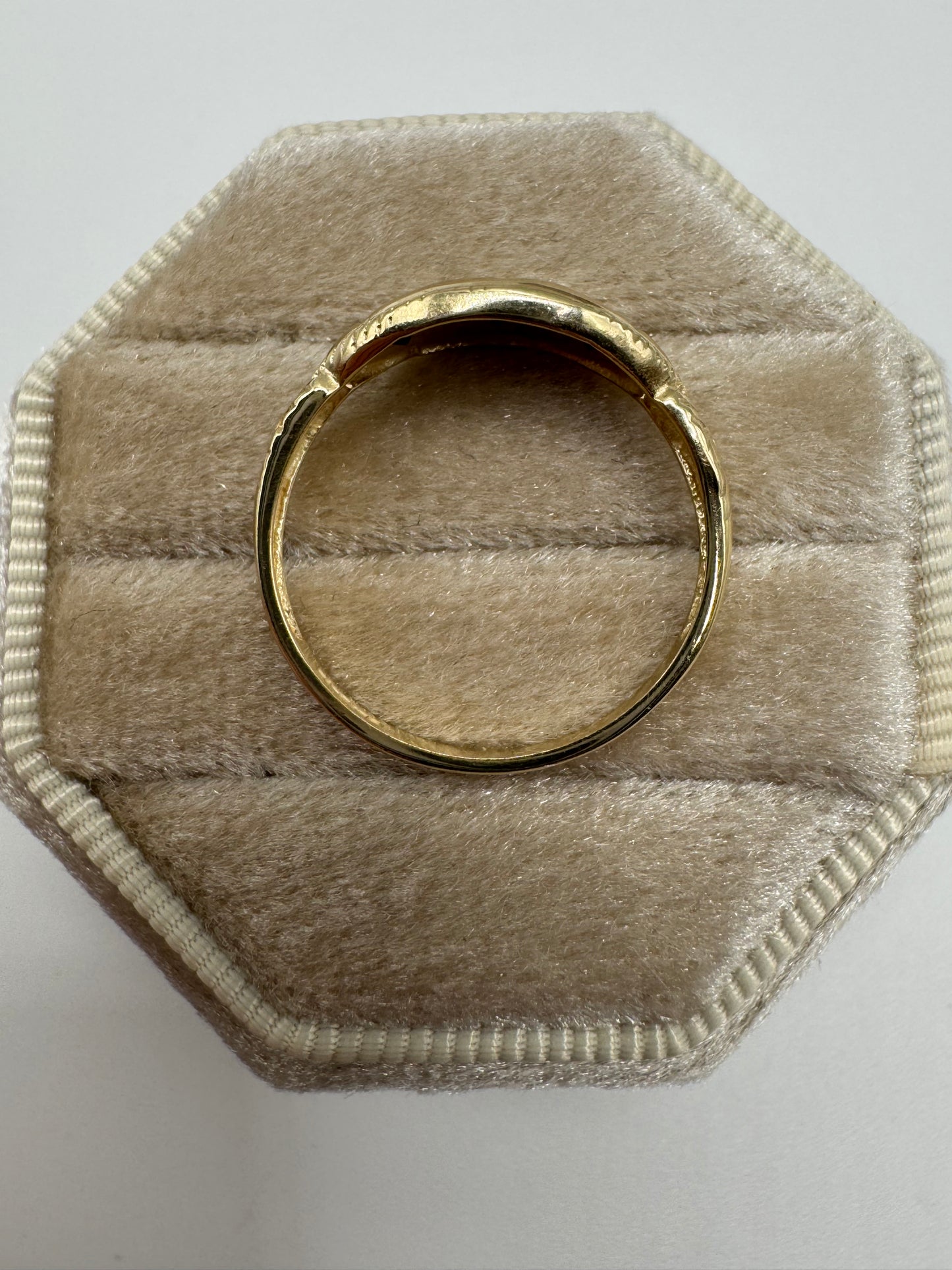 9ct gold sapphire gypsy ring