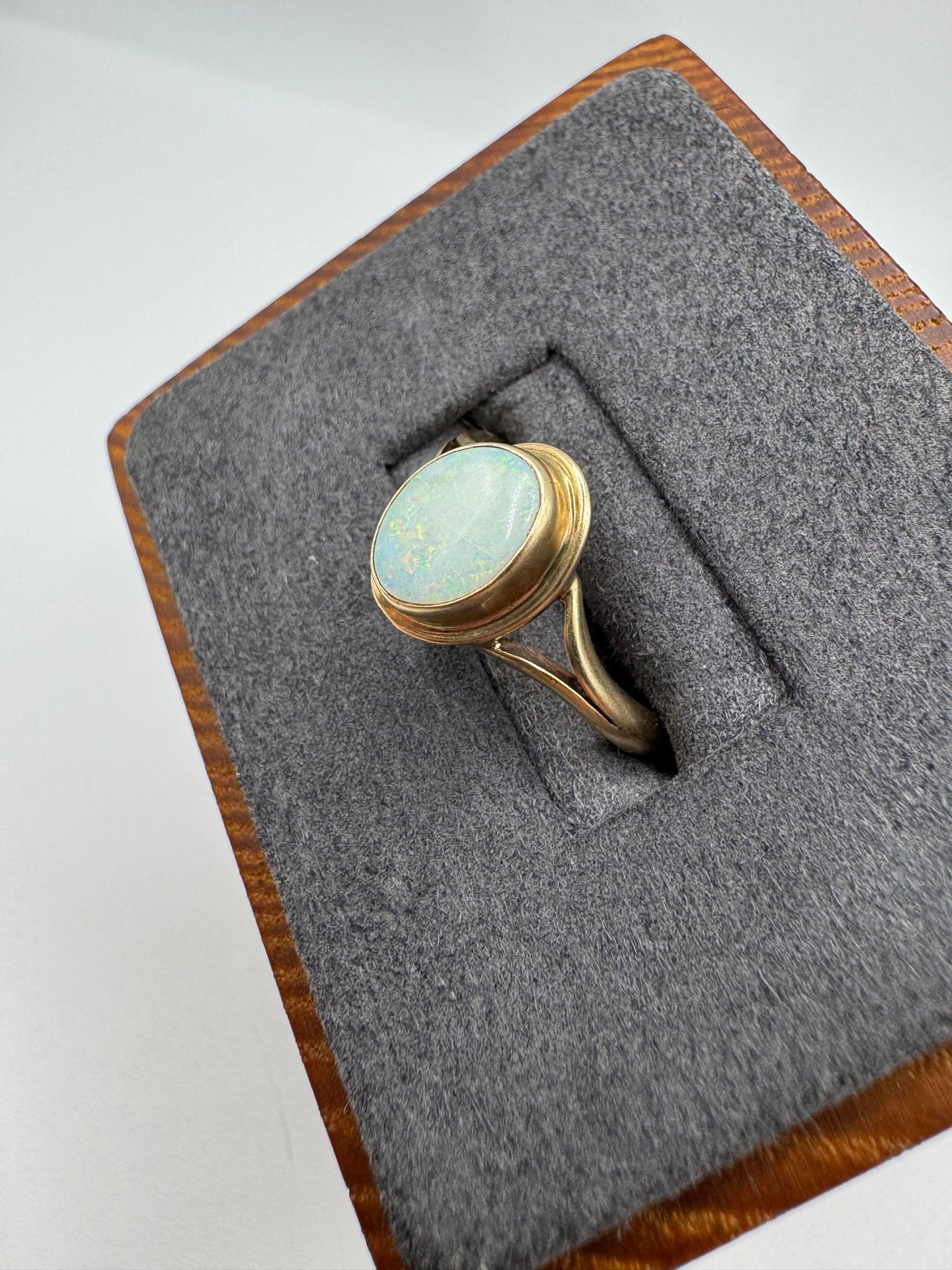 9ct gold opal ring