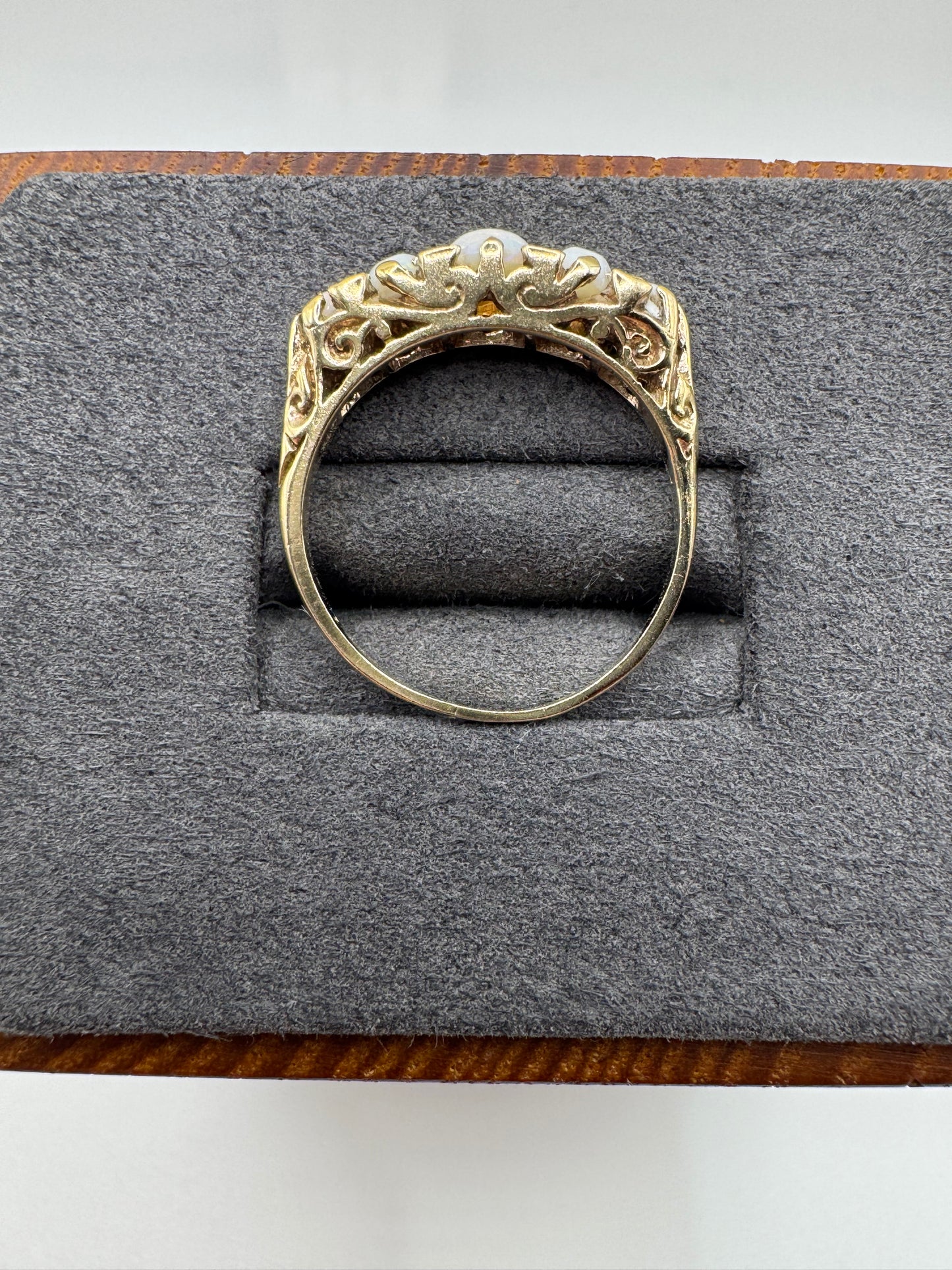 9ct gold opal ring