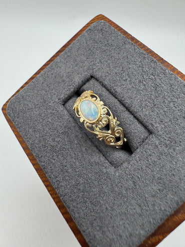 9ct gold opal ring