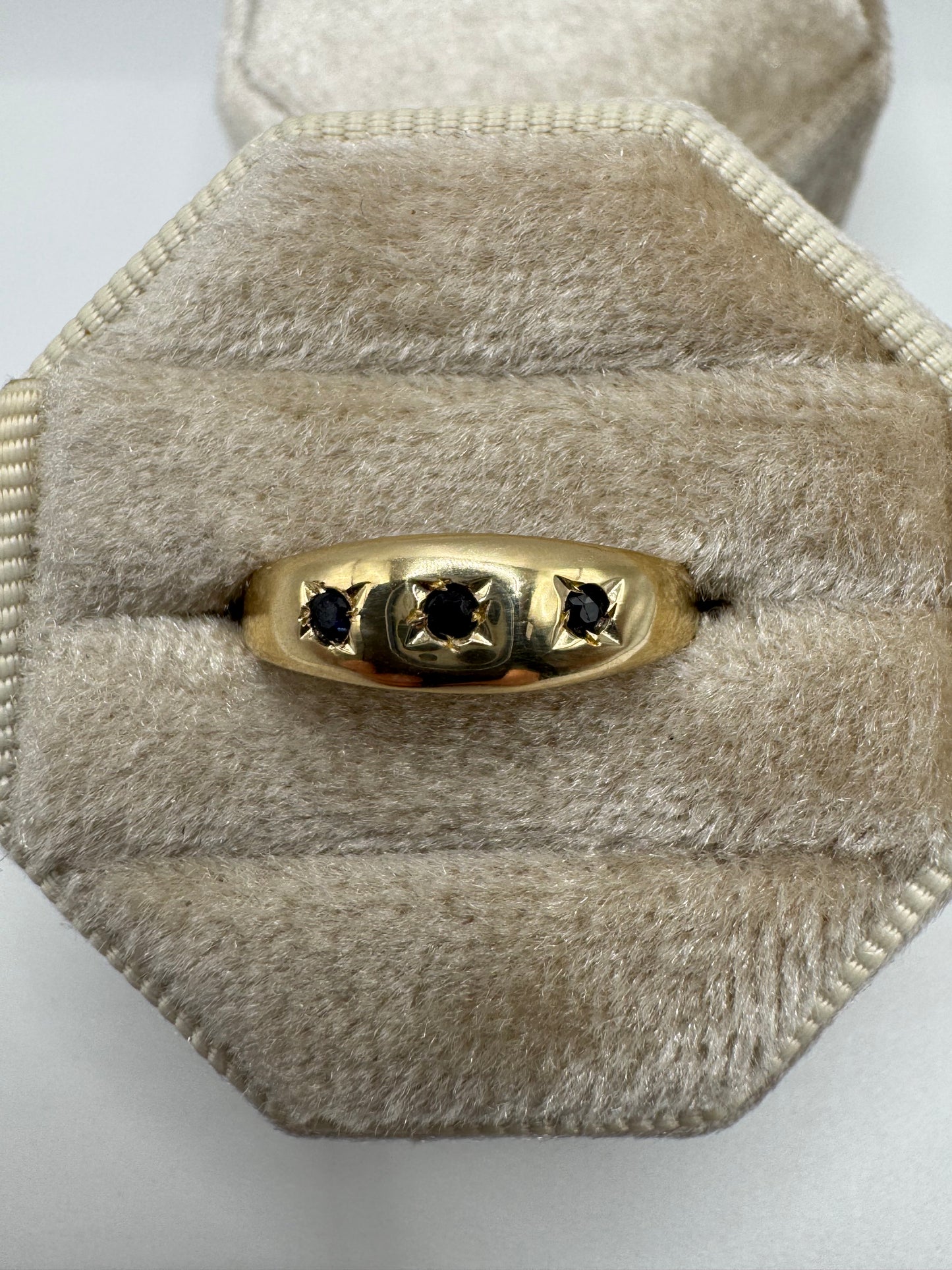 9ct gold sapphire gypsy ring