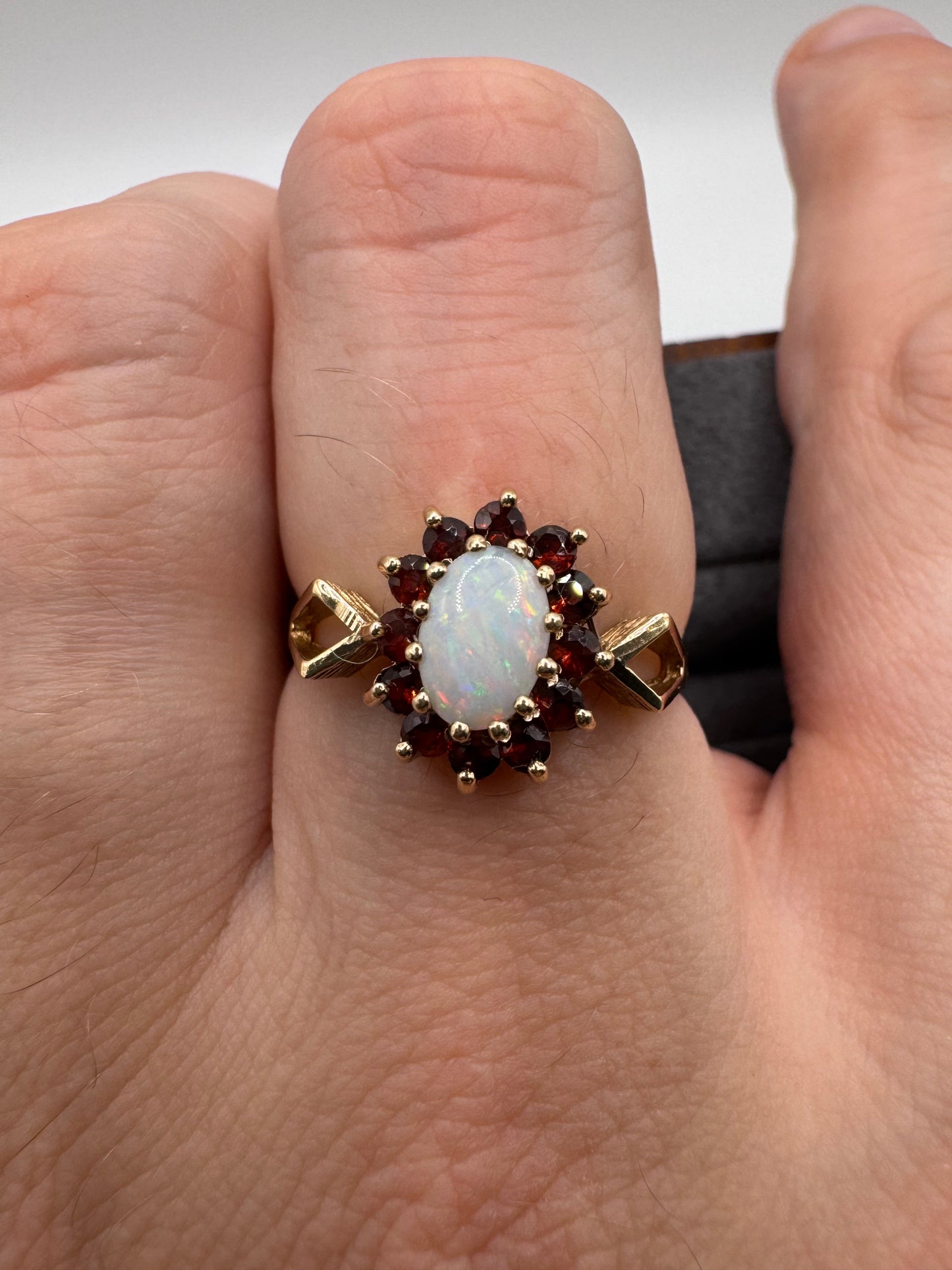 9ct gold opal and garnet ring