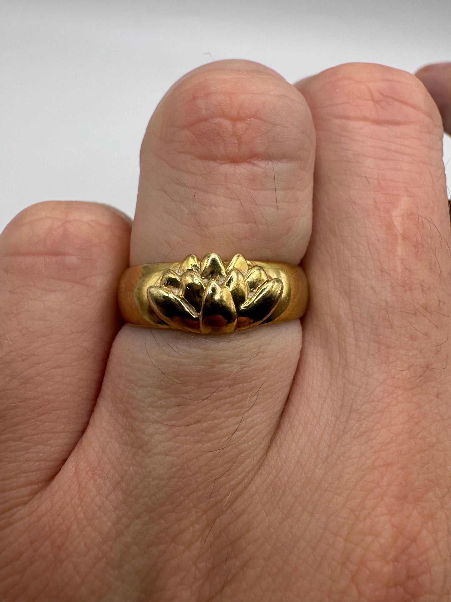 Heavy 9ct gold lotus flower ring