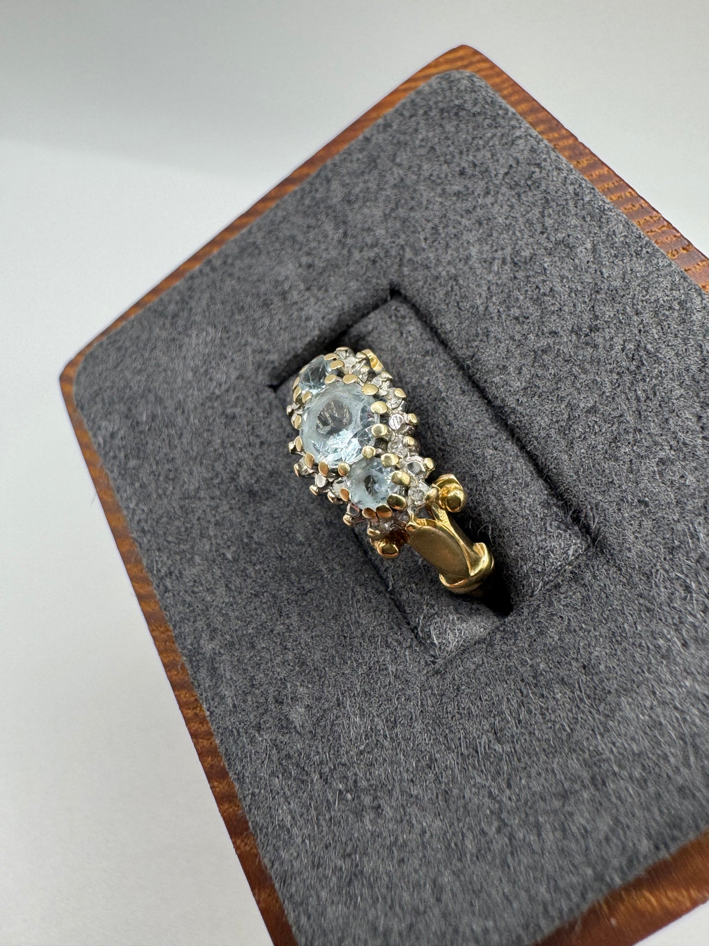 9ct gold aquamarine and diamond ring