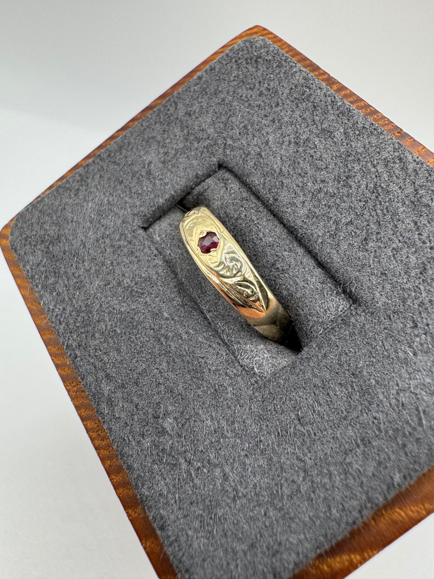 9ct gold ruby engraved gypsy ring