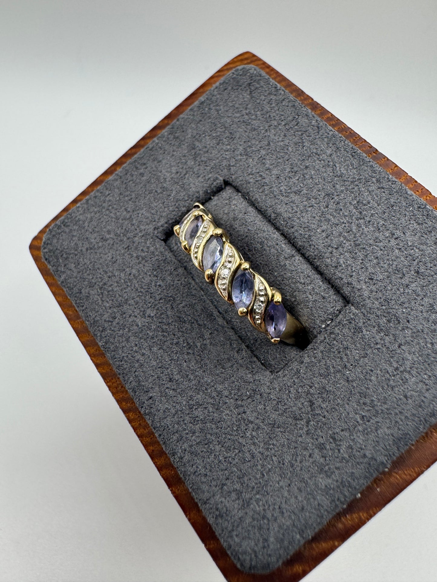 9ct gold tanzanite and diamond ring