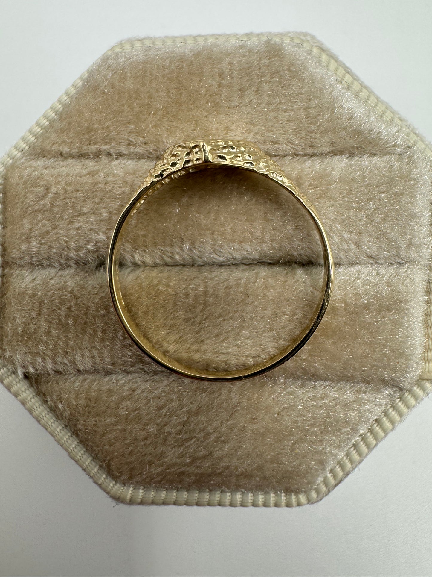 9ct gold emerald heart signet ring