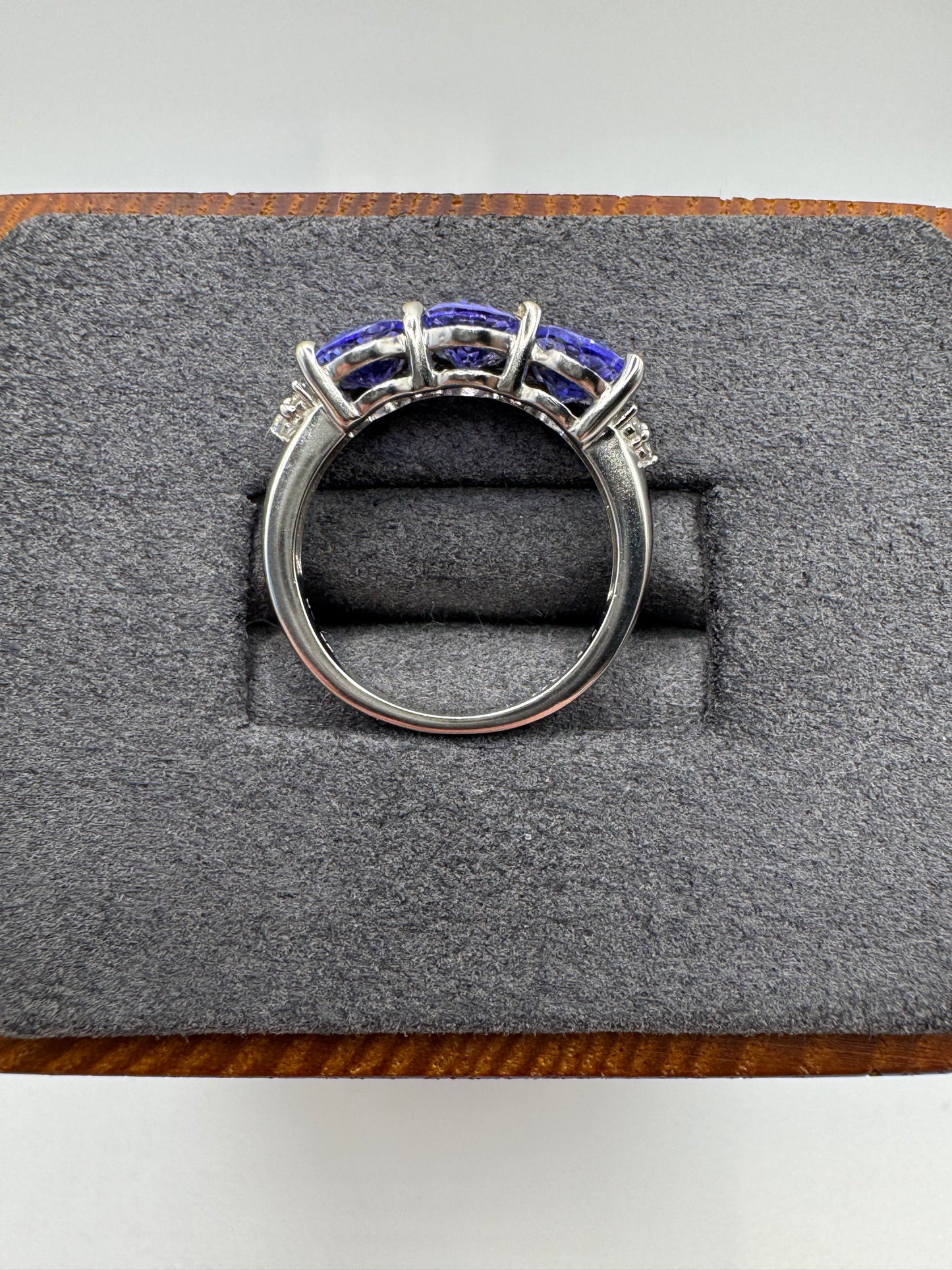 9ct white gold tanzanite and diamond ring