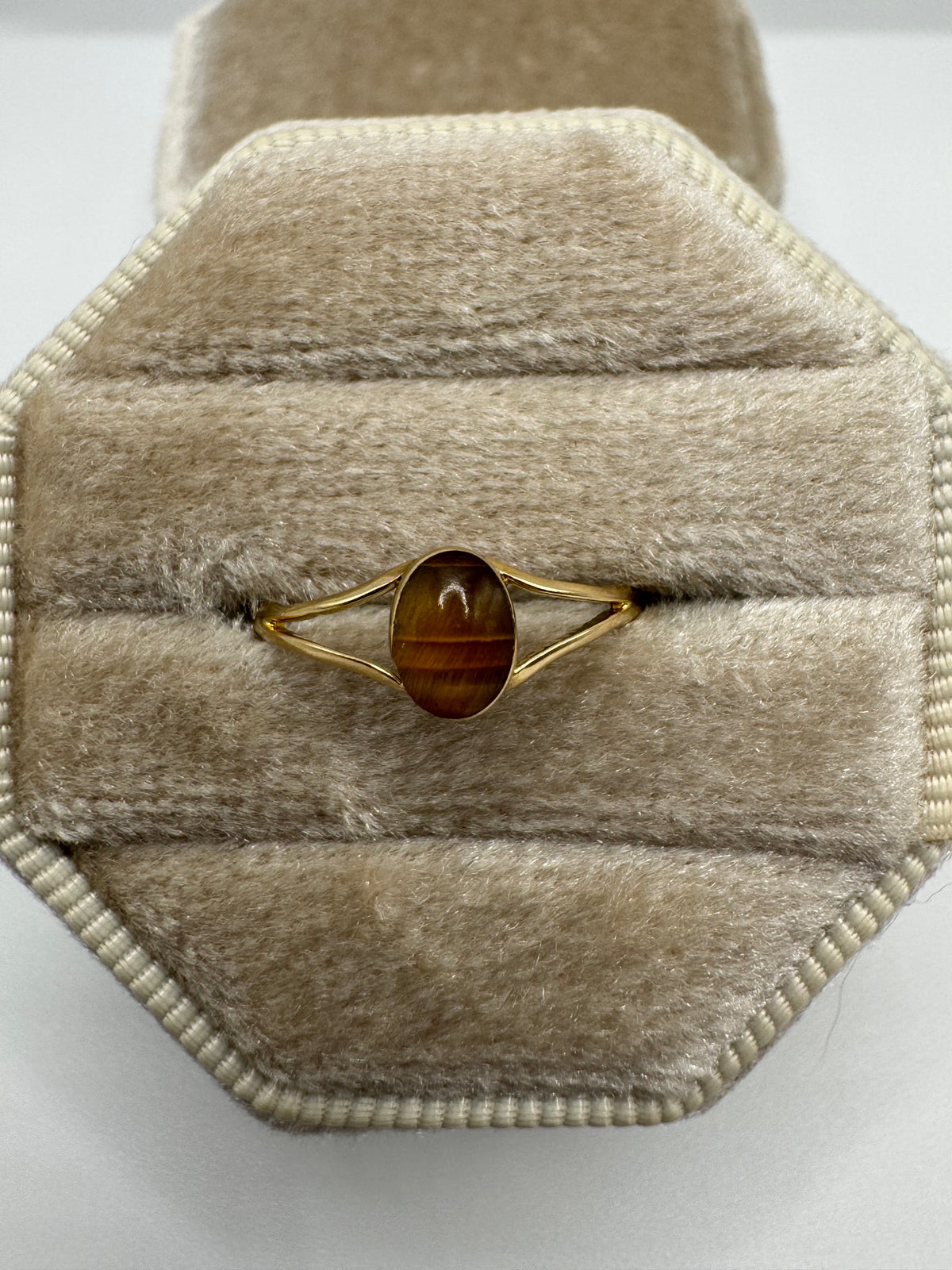 9ct gold tigers eye ring