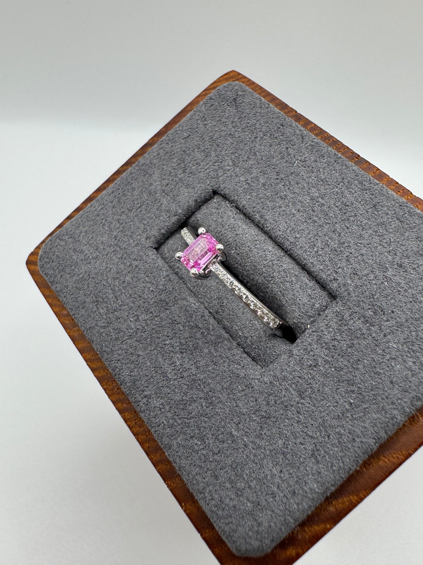 18ct white gold pink sapphire and diamond ring