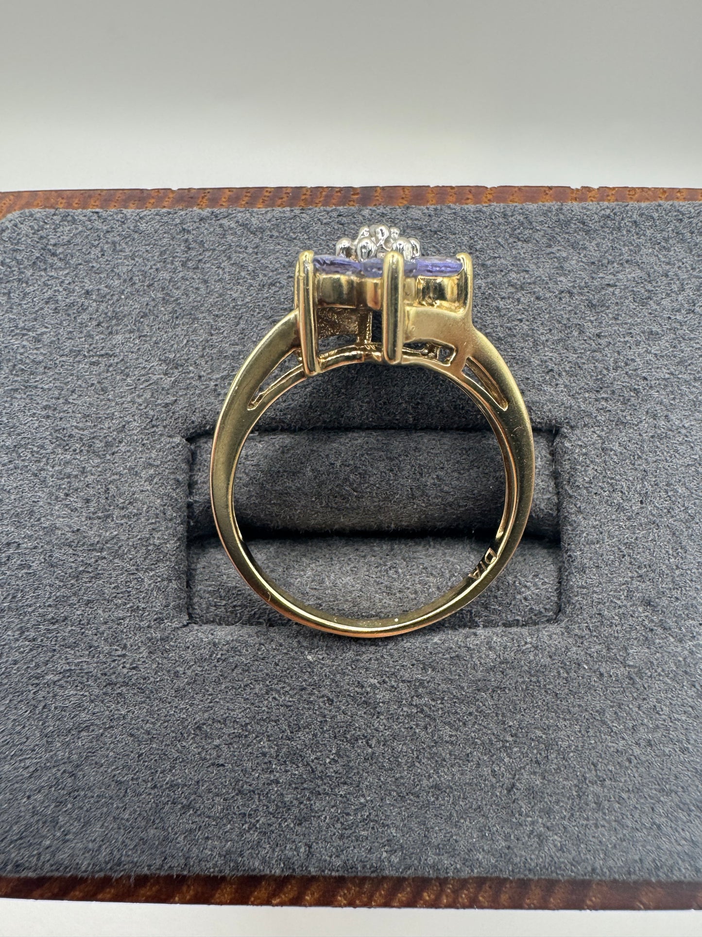 9ct gold tanzanite and diamond ring