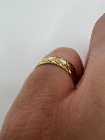 9ct tri-gold patterned band