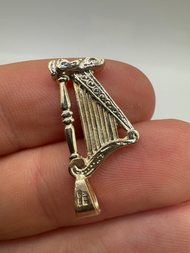 9ct gold harp pendant