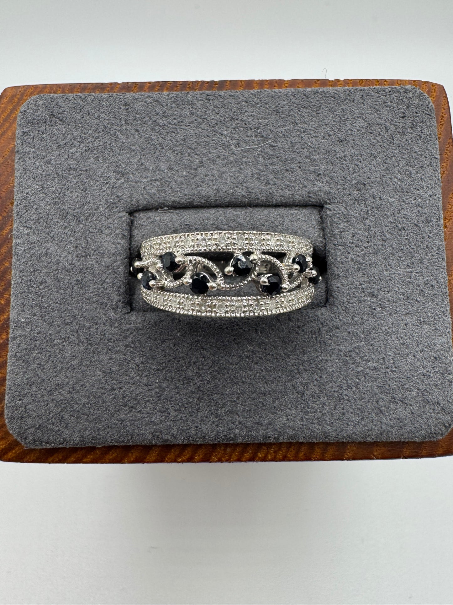 9ct white gold sapphire and diamond ring