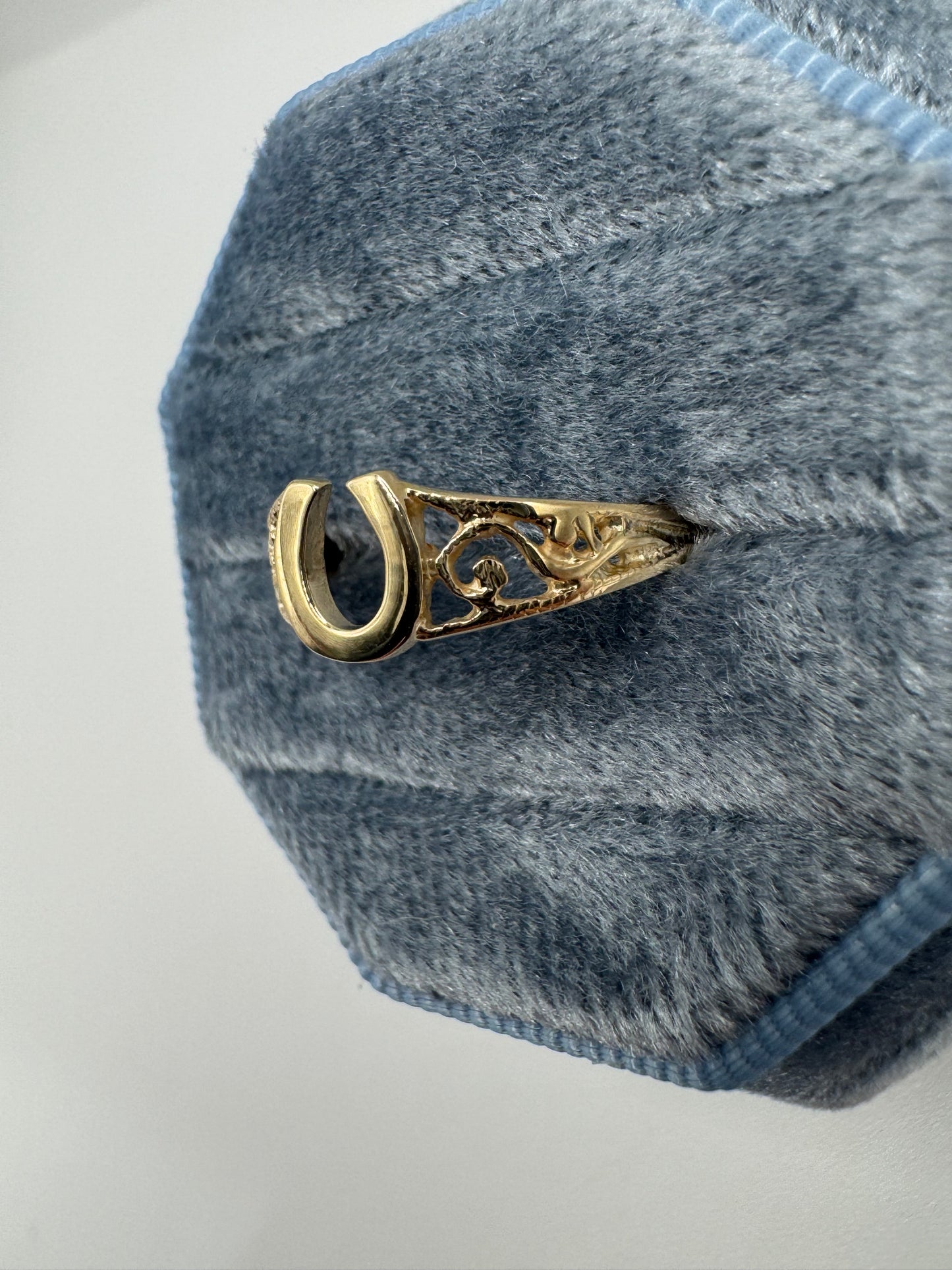 9ct gold horseshoe ring