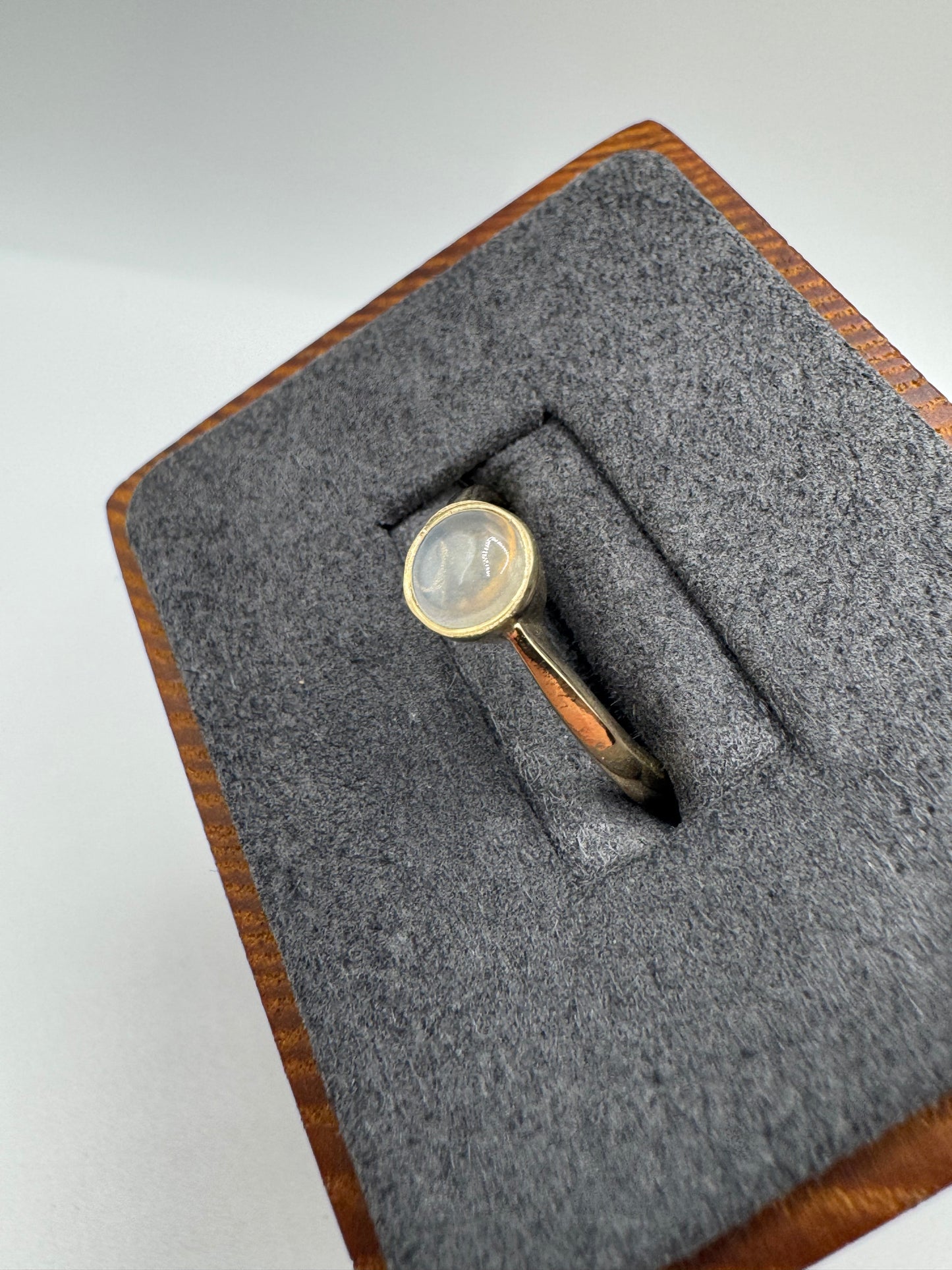 9ct gold moonstone ring