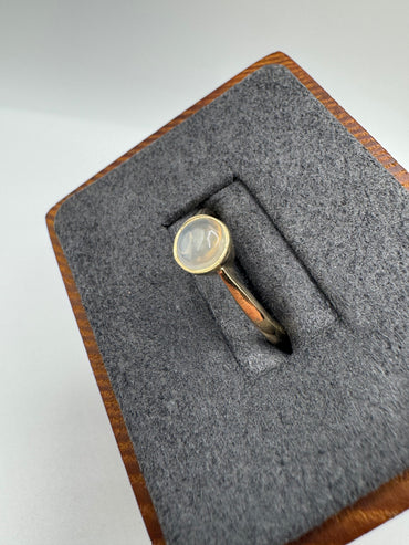 9ct gold moonstone ring