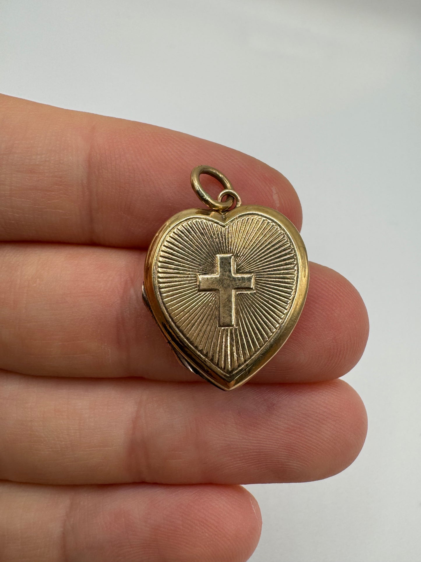 9ct gold front and back crucifix locket