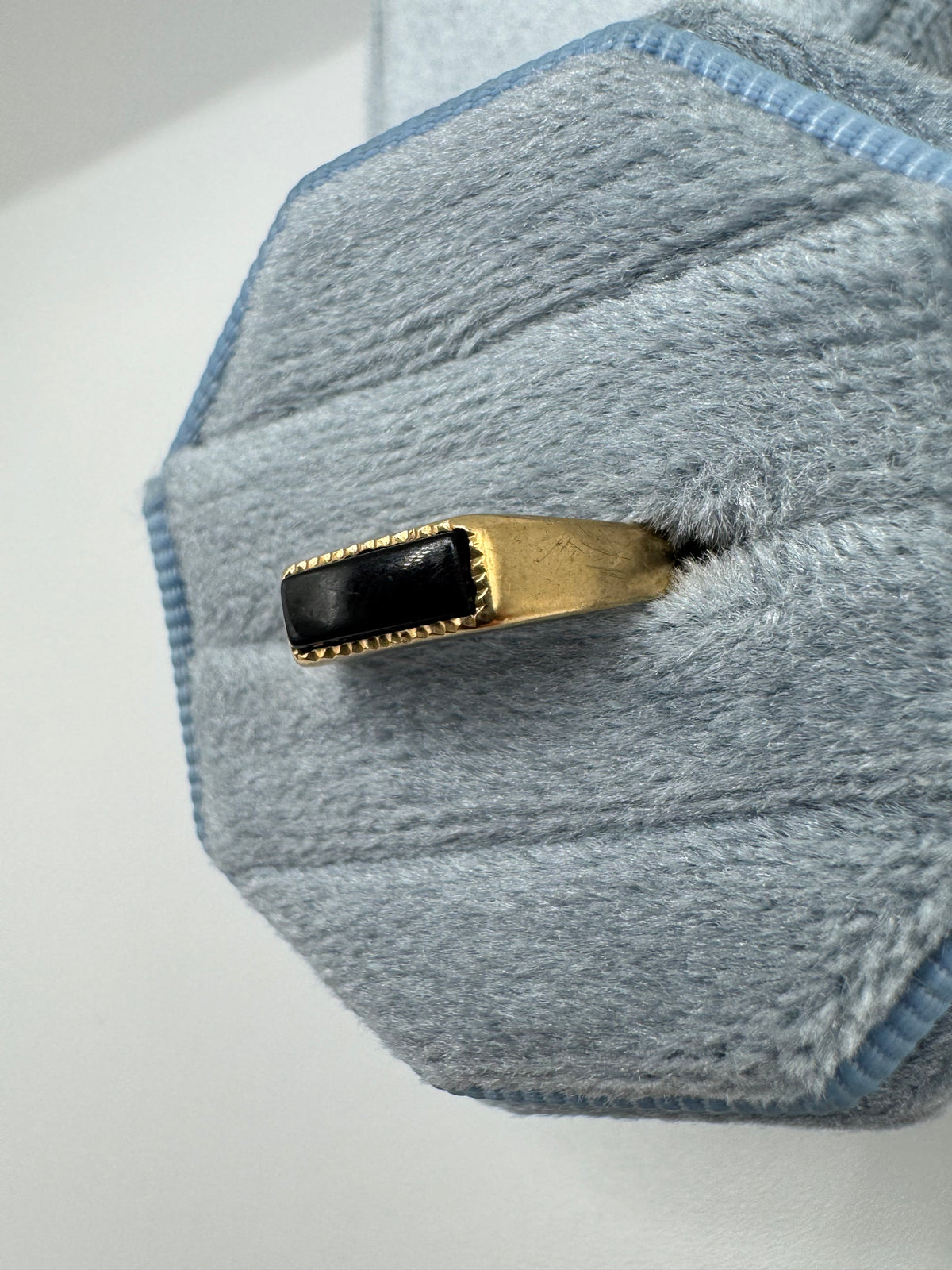 9ct gold onyx ring