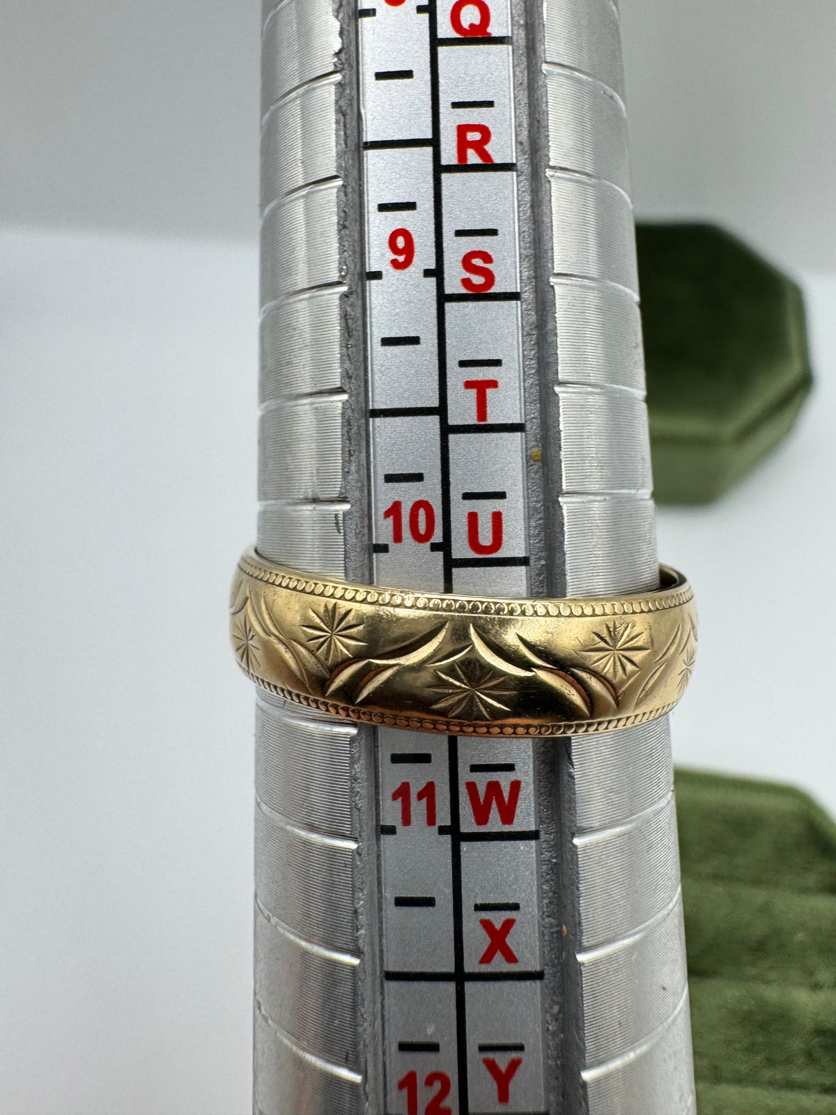 Vintage 9ct gold patterned band