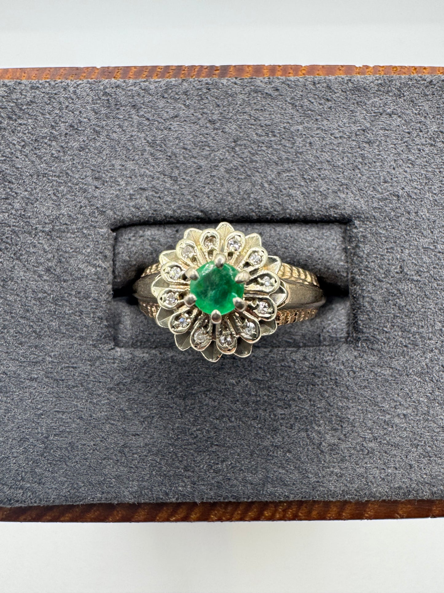9ct gold emerald and diamond cluster ring
