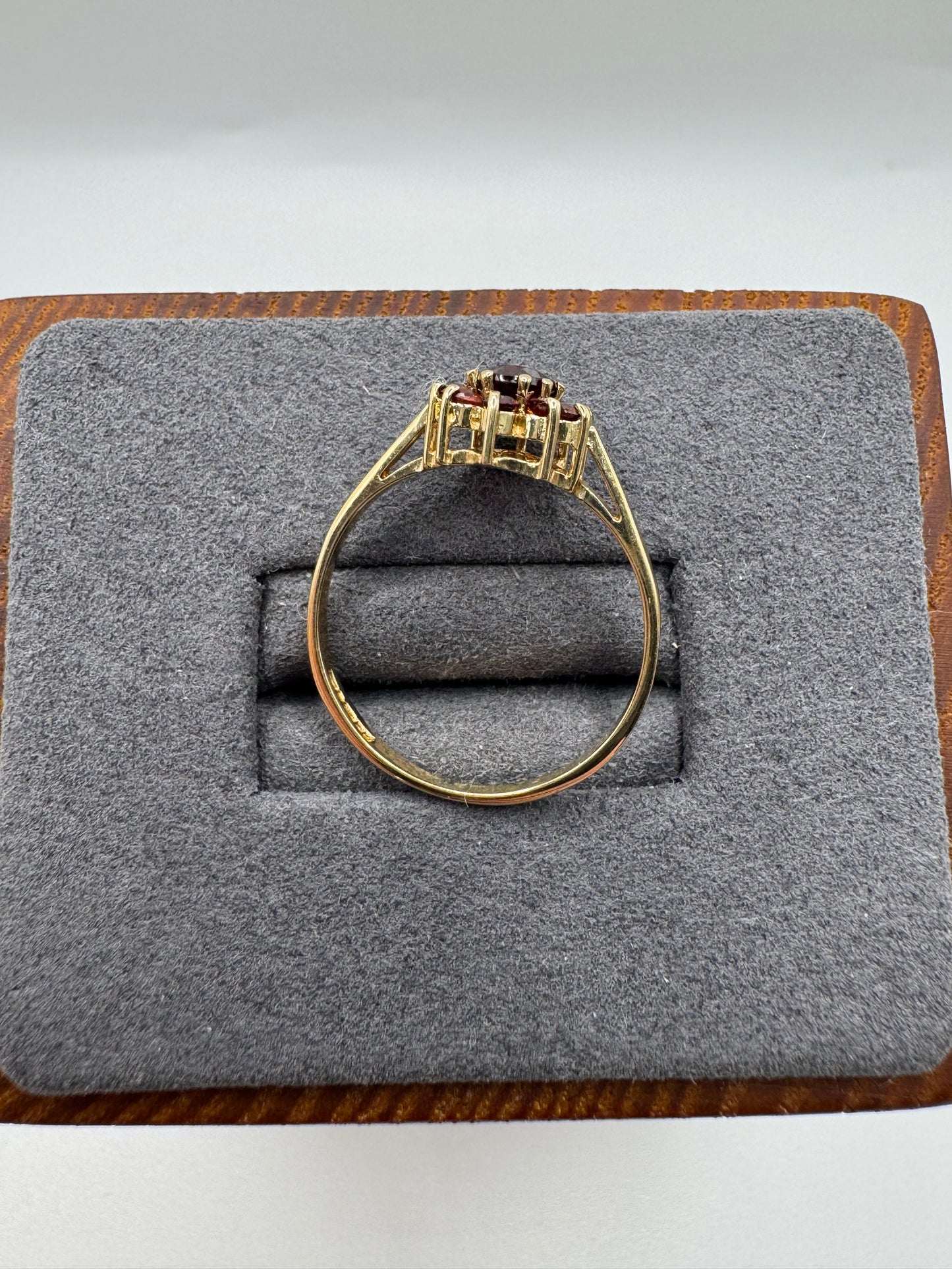 9ct gold garnet cluster ring