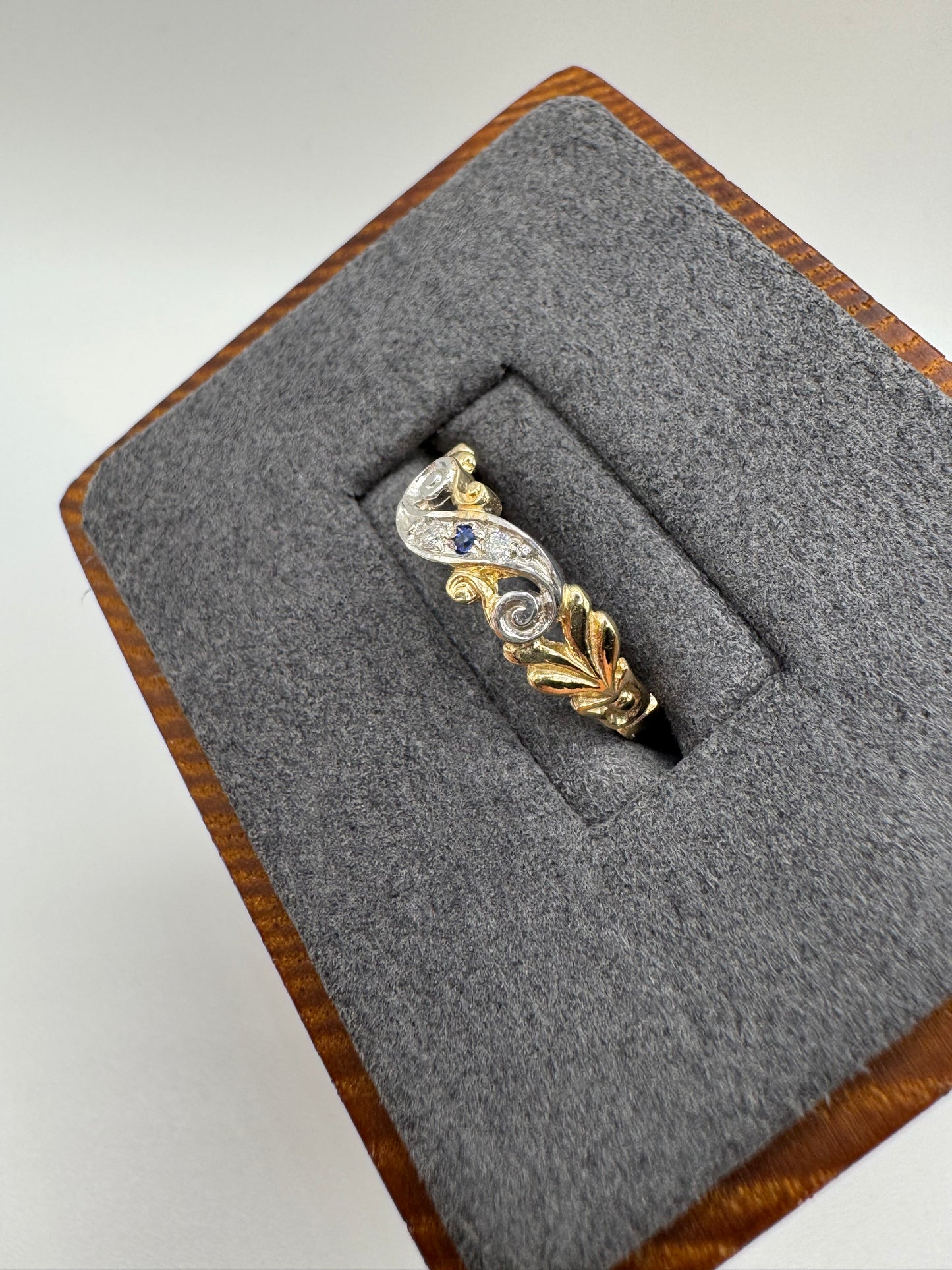 9ct gold sapphire and diamond ring