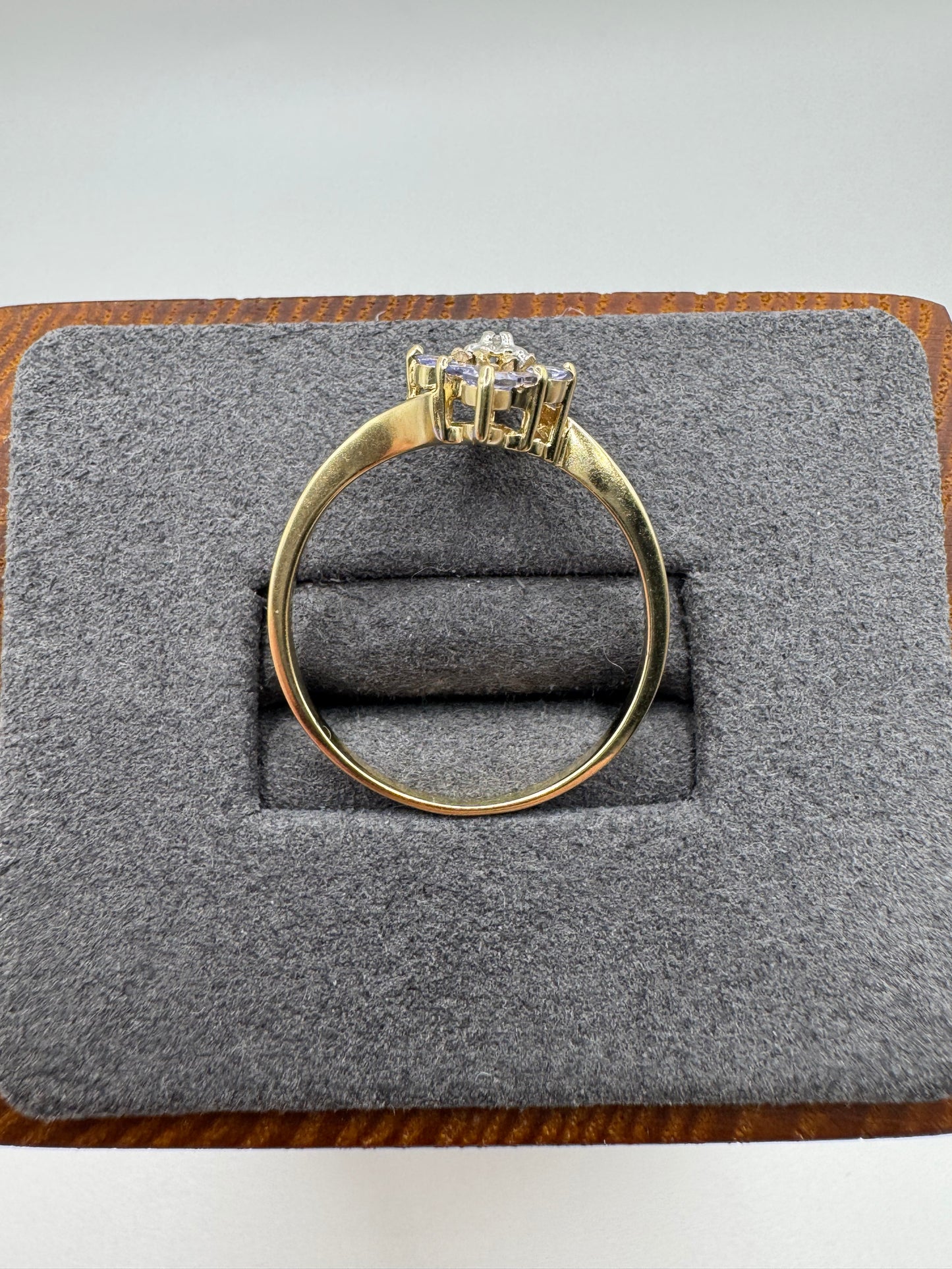 9ct gold tanzanite and diamond ring