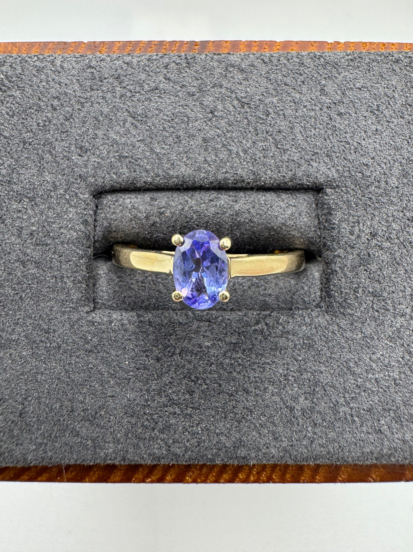 9ct gold tanzanite ring