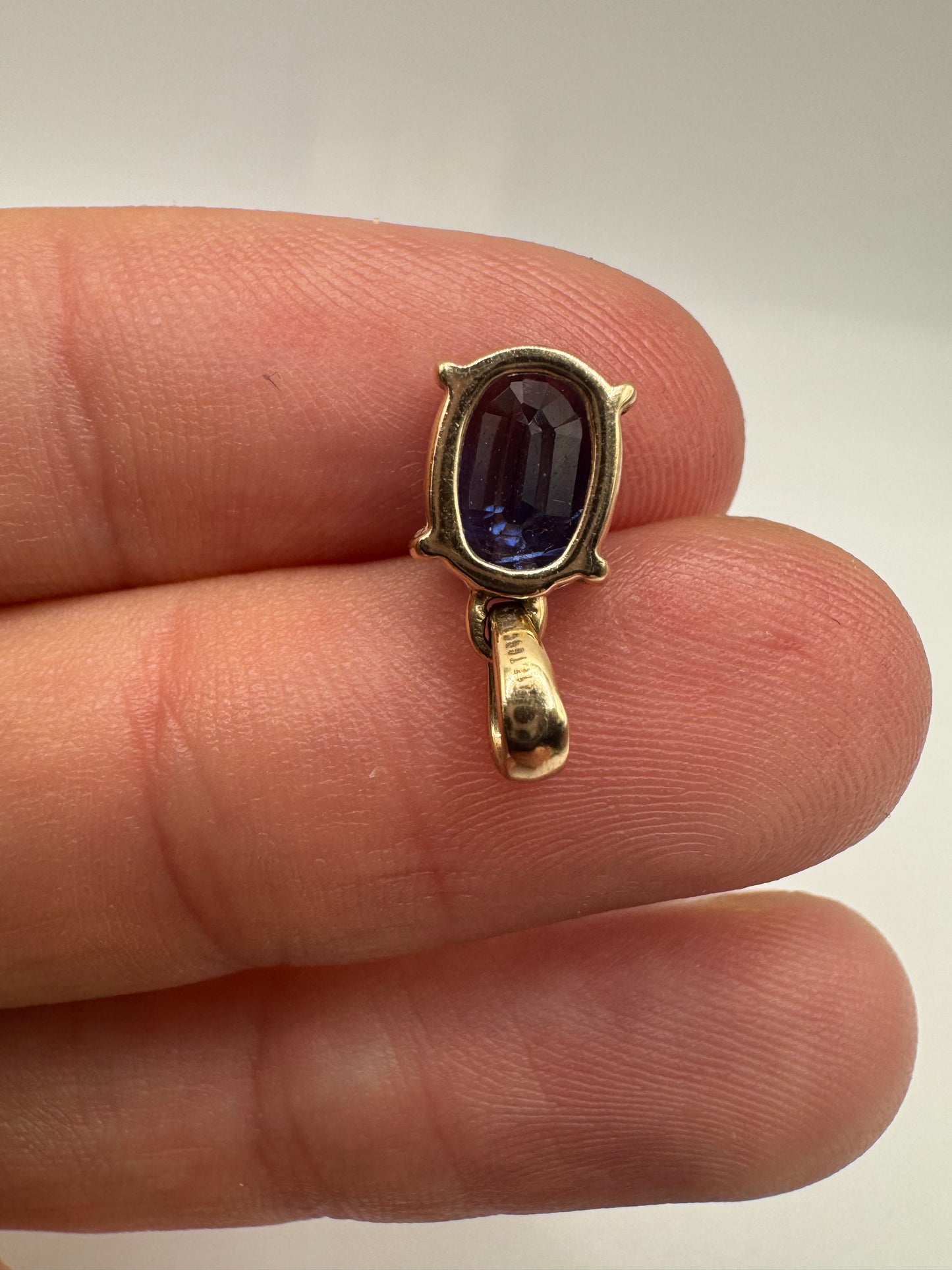 9ct gold topaz pendant