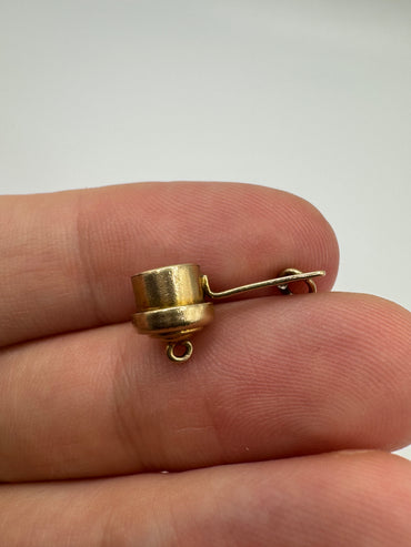 9ct gold pressure cooker charm