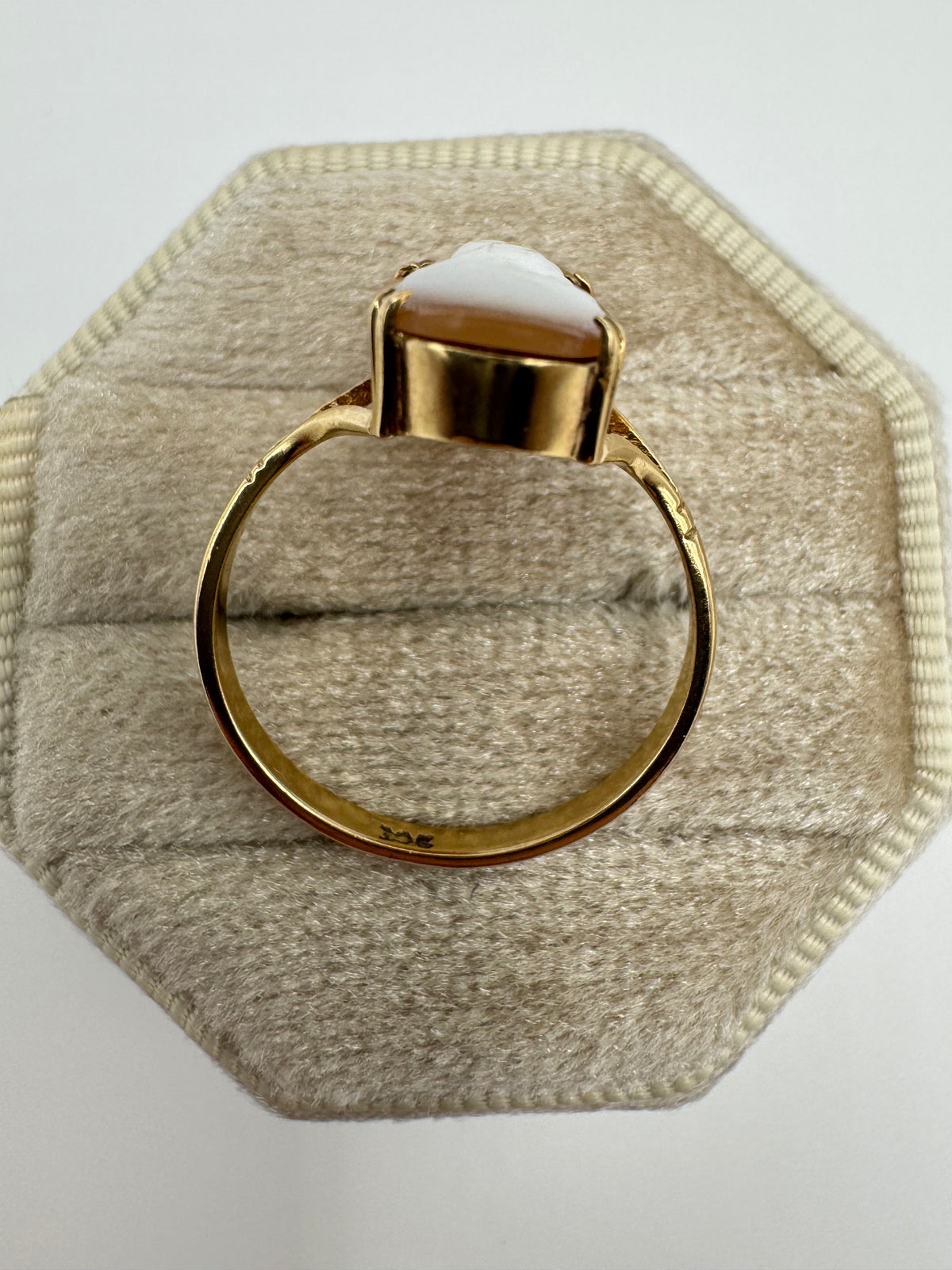 9ct gold cameo ring
