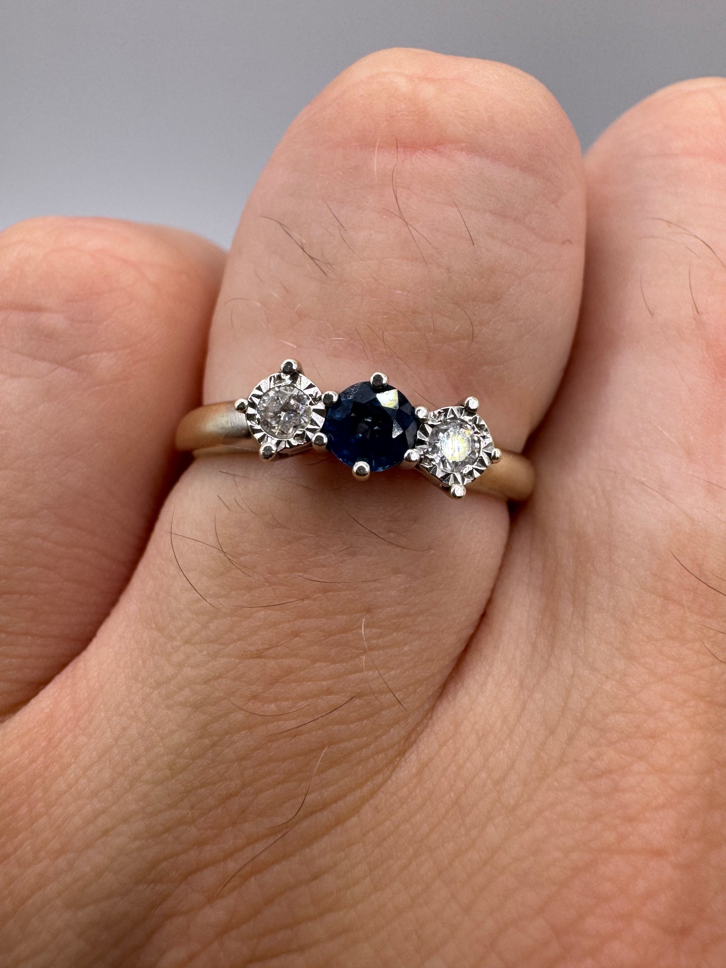 9ct gold sapphire and diamond ring