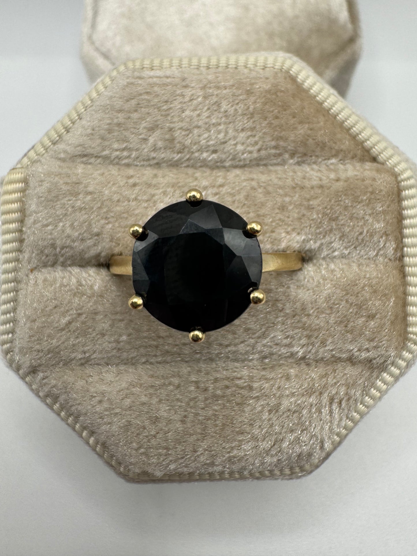 9ct gold sapphire ring