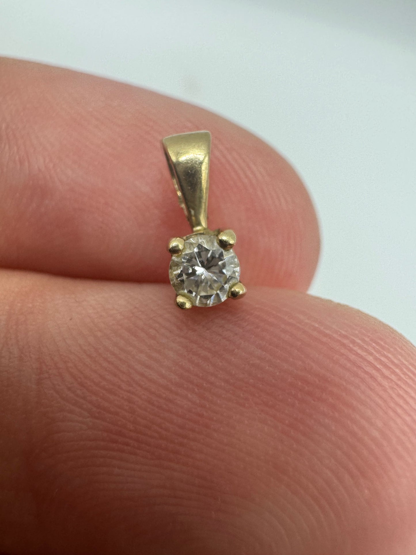 9ct gold diamond solitaire pendant
