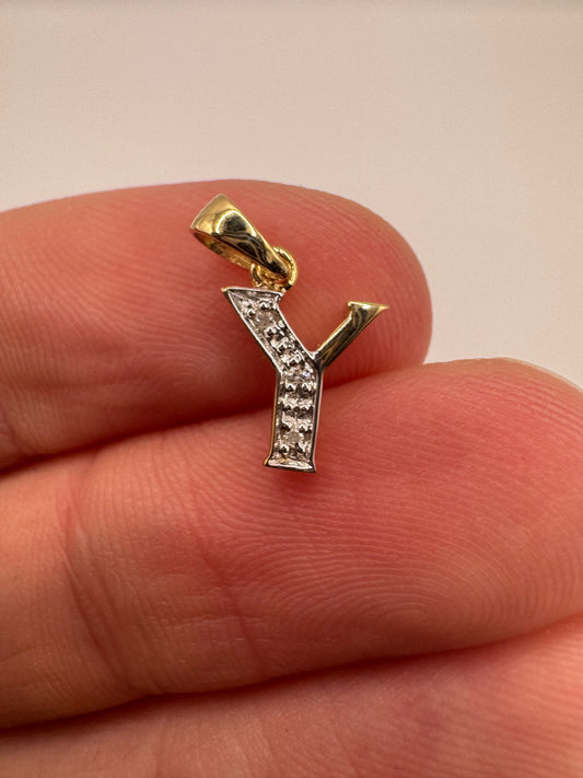 9ct gold diamond initial Y pendant