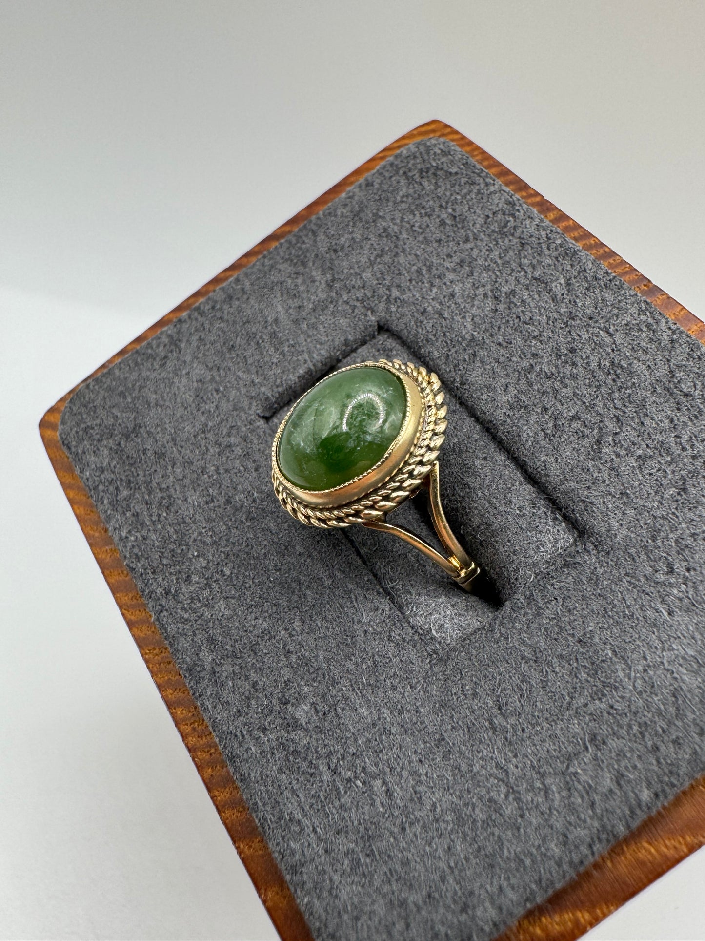 9ct gold jade ring