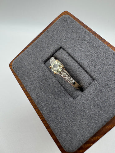 9ct gold quartz and diamond ring