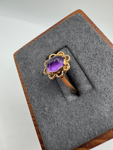 9ct gold cabochon amethyst ring
