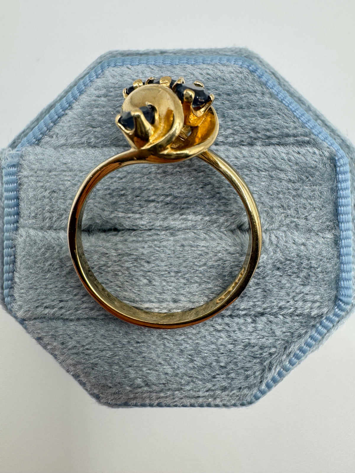 9ct gold sapphire swirl ring
